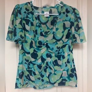 Women’s small cabi shades of aqua short sleeve blouse.